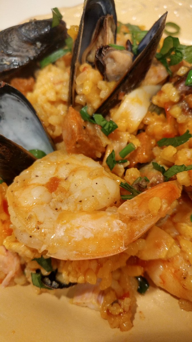 ccatmpt's tweet photo. @JHB18 @suziday123 @KitchenSprout @SteveKubota @CaraMiaSG @magee333 @ja2cook @AkronWineGuru @UncorkedRemarks @GrnLakeGirl @winetraveleats @jpcacho @eatlivetraveldr @MyVirtualVaca @RickGriffin @Cbp8Cindy @CattMcCreary @SashaEats @SouthLadyCooks @SouthernerSays @TouringTastebud @MoMo_SanDiego @jay_eatz @MacCocktail Din tonight ..Good to be home !! Greek #scallop sandwiches and #Paella paired with this #SaintVeran #Food #wine #MonkChat https://t.co/PyiFYoMD05
