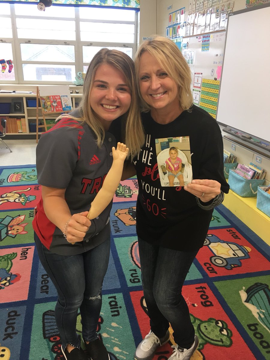 steff_0316's tweet photo. We really enjoyed our senior readers today! Loved remembering their 1st grade days with them! ❤️ #ReadAcrossAmericaWeek #ontheMove @webstertrojans @mshstrojans @MSCSTrojans https://t.co/bji30P8Acm