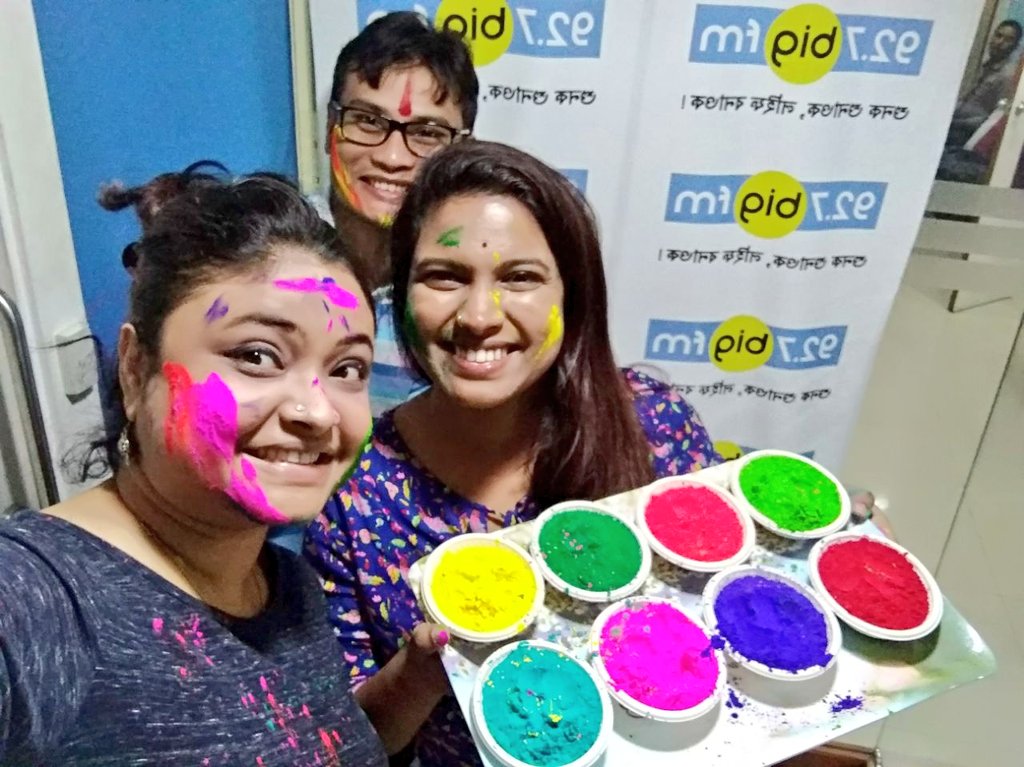 927BigFmGuw's tweet photo. Wish you a very happy holi...
#Holi #FullOfColours #Celebration
@927BIGFM @MJShubhankar @RjAaliya @AMRITAGUHA @RupanMazumdar1 @kaushikdboss @twit_ruma @ItsSuranjan https://t.co/Oa9nKj9vCZ