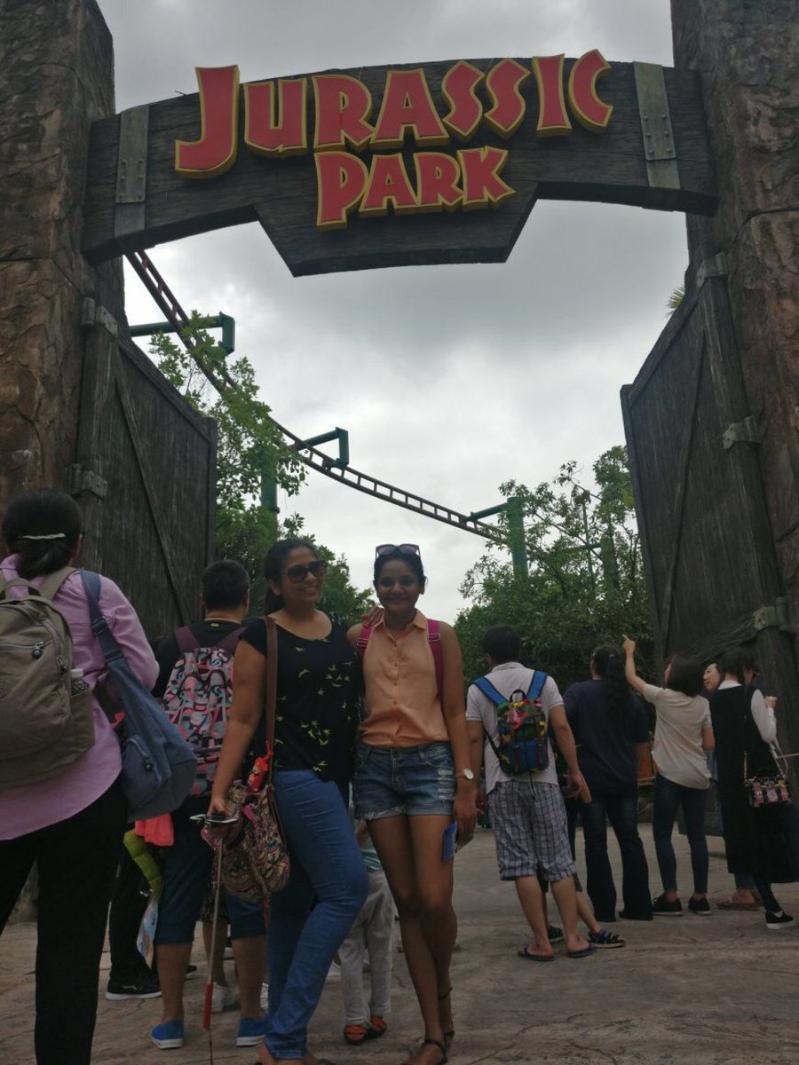 Sungi29's tweet photo. Lets Get Wet! Jurassic Park! Yaaay (@ Universal Studios Singapore - @rwsentosa in Sentosa Island, Singapore w/ @suchi_de) https://t.co/4zGjVhSrW1 https://t.co/NuEVbSpJLT