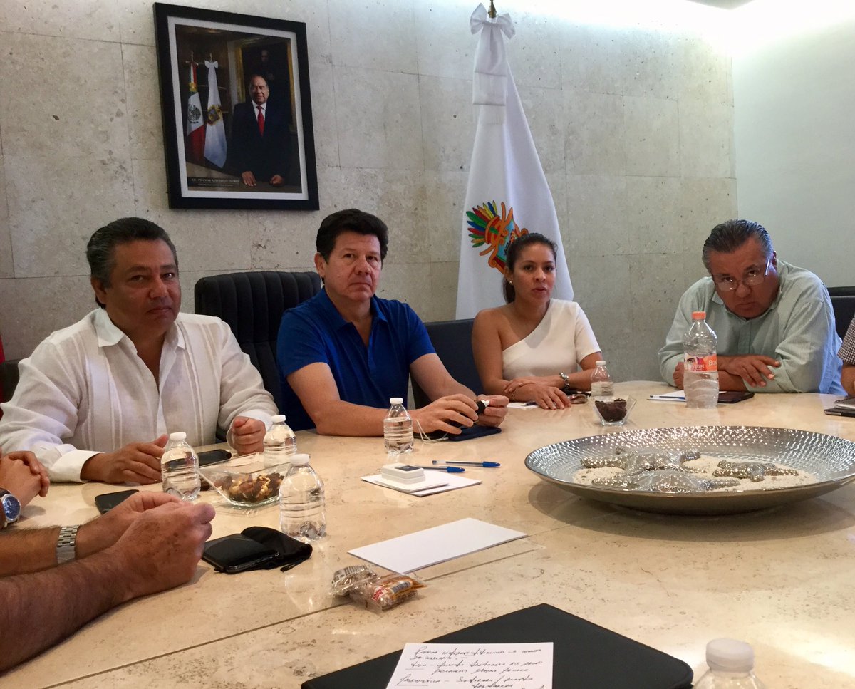 Capaseg_CS's tweet photo. Productiva reunión de trabajo con la finalidad de dar seguimiento a un tema que nos preocupa y ocupa a todos; el saneamiento de la zona Diamante #Acapulco. Participamos #Capaseg @ConaguaGuerrero @SEMARENgro @PROFEPA_GRO @SemarnatGRO @ProturGuerrero #Propeg #Capama @GobAcapulco https://t.co/DyQy25PzaW