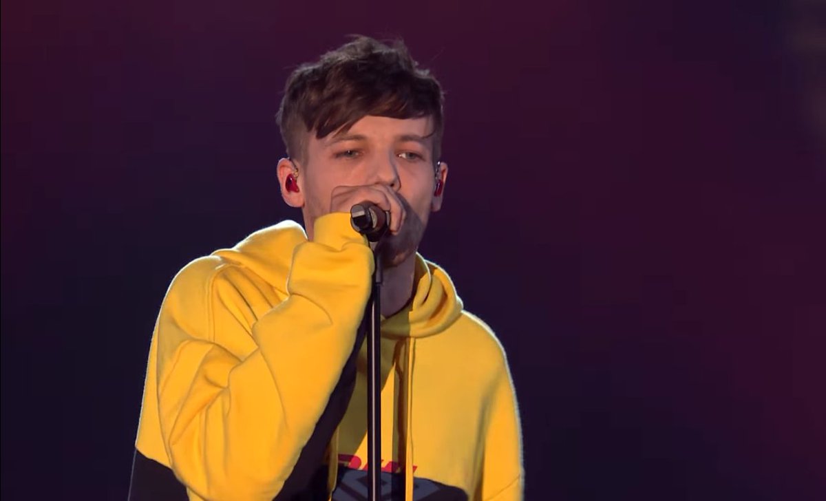 LS_Mcqueen's tweet photo. Me gusta como se ve de amarillo:(
#LouisTomlinson #iHeartAwards #BestSoloBreakout https://t.co/qYHJb79qiT
