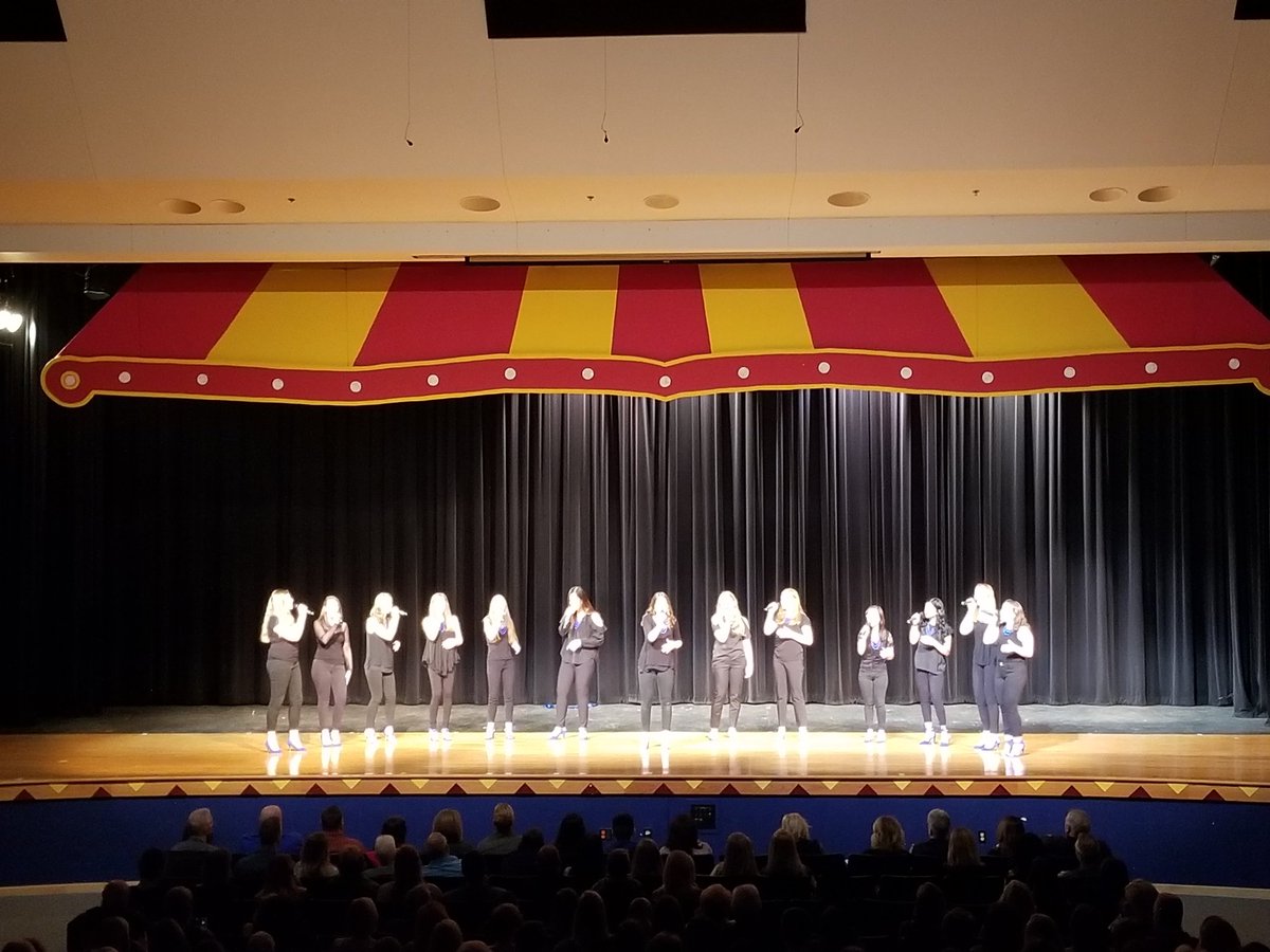 MsSwartwood's tweet photo. @FMHSCestlaVie &amp; @Jessica_Hayeong killing it at @FMRosettes Spring Show!! Thanks for having us!! https://t.co/2B48F3kkjH