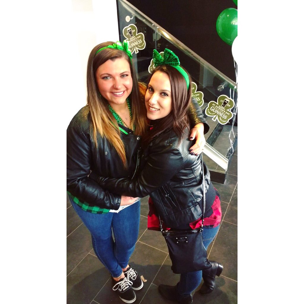 nattyicequeen's tweet photo. Get ready for us HoBo #FavoriteWeekend #tbt โ๏ธ๐๐ป https://t.co/Ot6azjFyHe