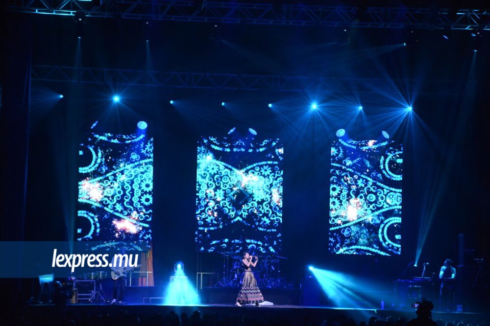 VidyaVox's tweet photo. Mauritius, THANK YOU for such an amazing show! It was a dream! Counting the days to be back! #kuthufiretour https://t.co/wtVXYSezxl