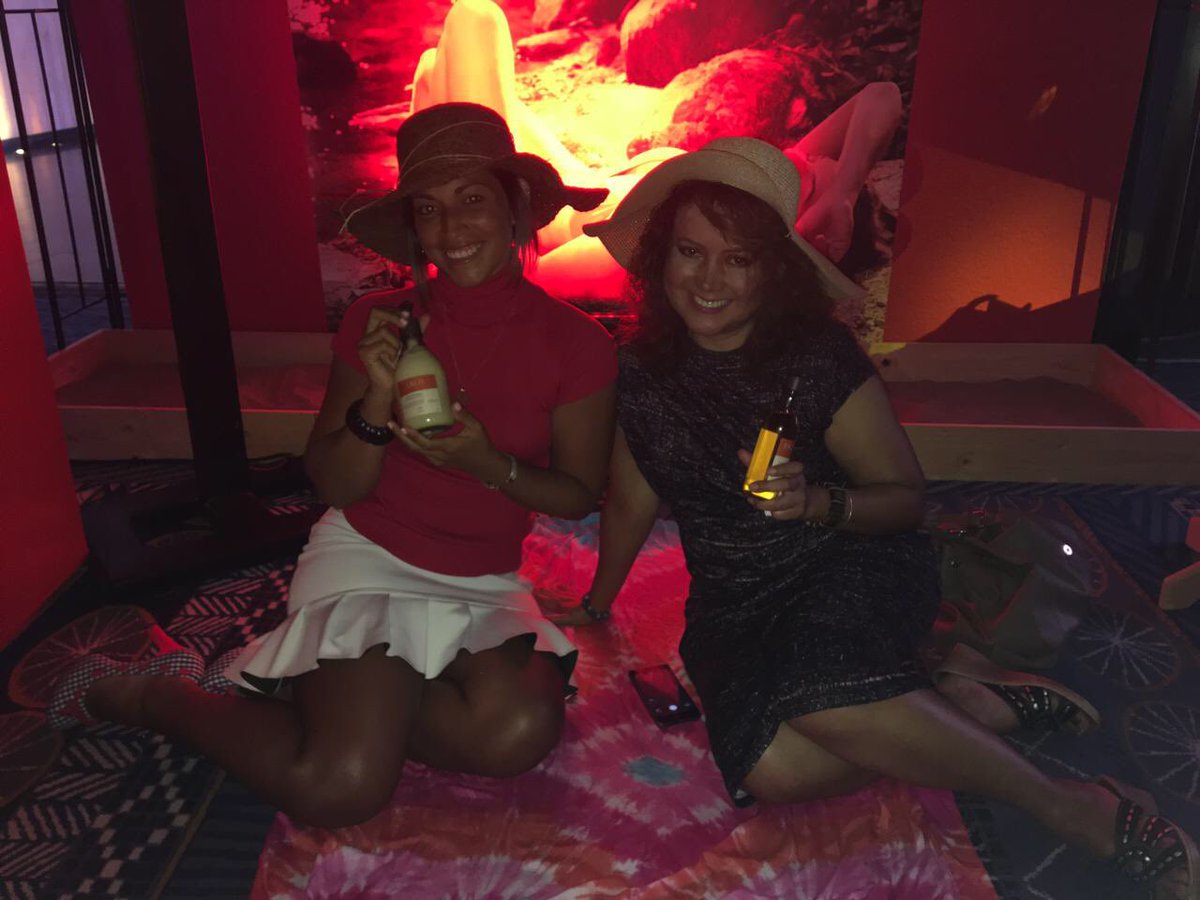 lavillabb's tweet photo. Aquí casuales con @monich16 en la “playa” disfrutando de los productos “Buriti” de @Natura_Peru línea #NaturaEkos ♥️ #GeneraBelleza https://t.co/bWlqzzNYRn
