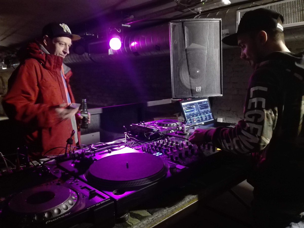 KHMTGZ1's tweet photo. W my bro 💯🔥🙏 #juke #footwork #ghettohouse #jungle #160 #dj #Frame https://t.co/vGmU4NTnZC
