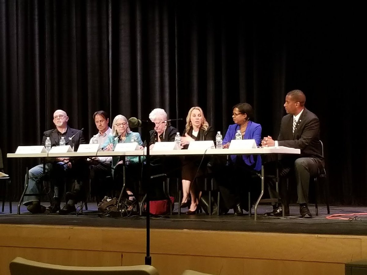 GeorgeLogan100's tweet photo. Opioids Addiction Awareness Forum at Hamden Middle School. "Very informative!" https://t.co/0rw48qXeWF