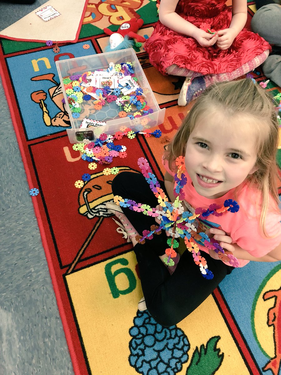 DiDurosClass's tweet photo. Incorporating STEM into the classroom has opened up a door to creativity, problem solving, and teamwork... and the kids absolutely LOVE it! https://t.co/h2PxDyfIMp