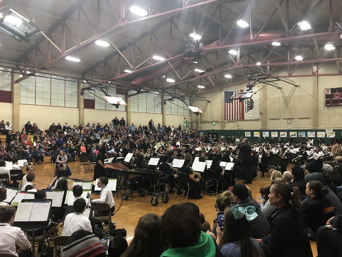 LGTeach7's tweet photo. Very cool. MDUSD has a combination concert to showcase elementary through high school band. Amazing to see the progression from our 4th graders to our 12th graders! The Concord High symphonic band is outstanding! https://t.co/TjMNQpx2cG