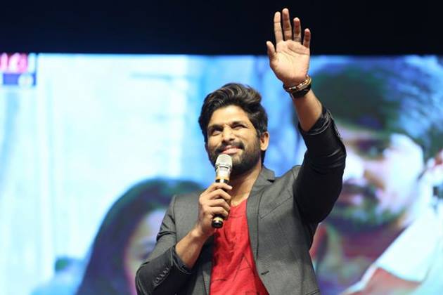 Spider_Midhun's tweet photo. Top 5 Highest First look tweet count in 24hrs
#BharathAneNenu - 601k+ tweets
#NSNIPosterImpact - 450k+ and counting ( 7 hours remaining)
#RangasthalamFirstLook - 355K
#JaiLavaKusaFirstLook - 240K
#SahooFirstLook - 196K

#ChittiBabuBirthdayMonth 
#BANeuphoriaIn50Days https://t.co/YYujeed2Uc