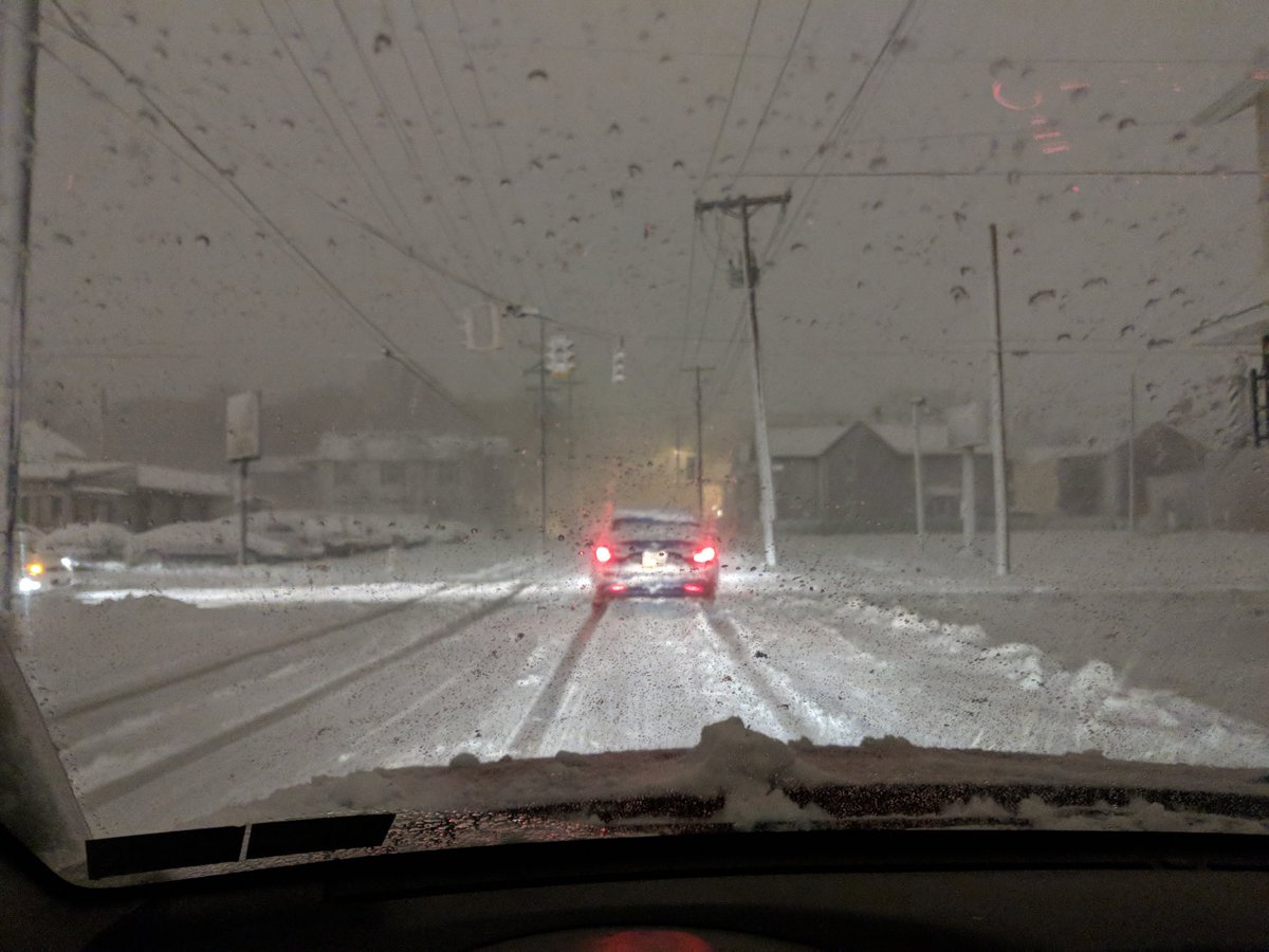 jmccullor's tweet photo. No power near 18th and Cherry south to West 26th. #erielive #eriesnow https://t.co/nS6g6zt1WI