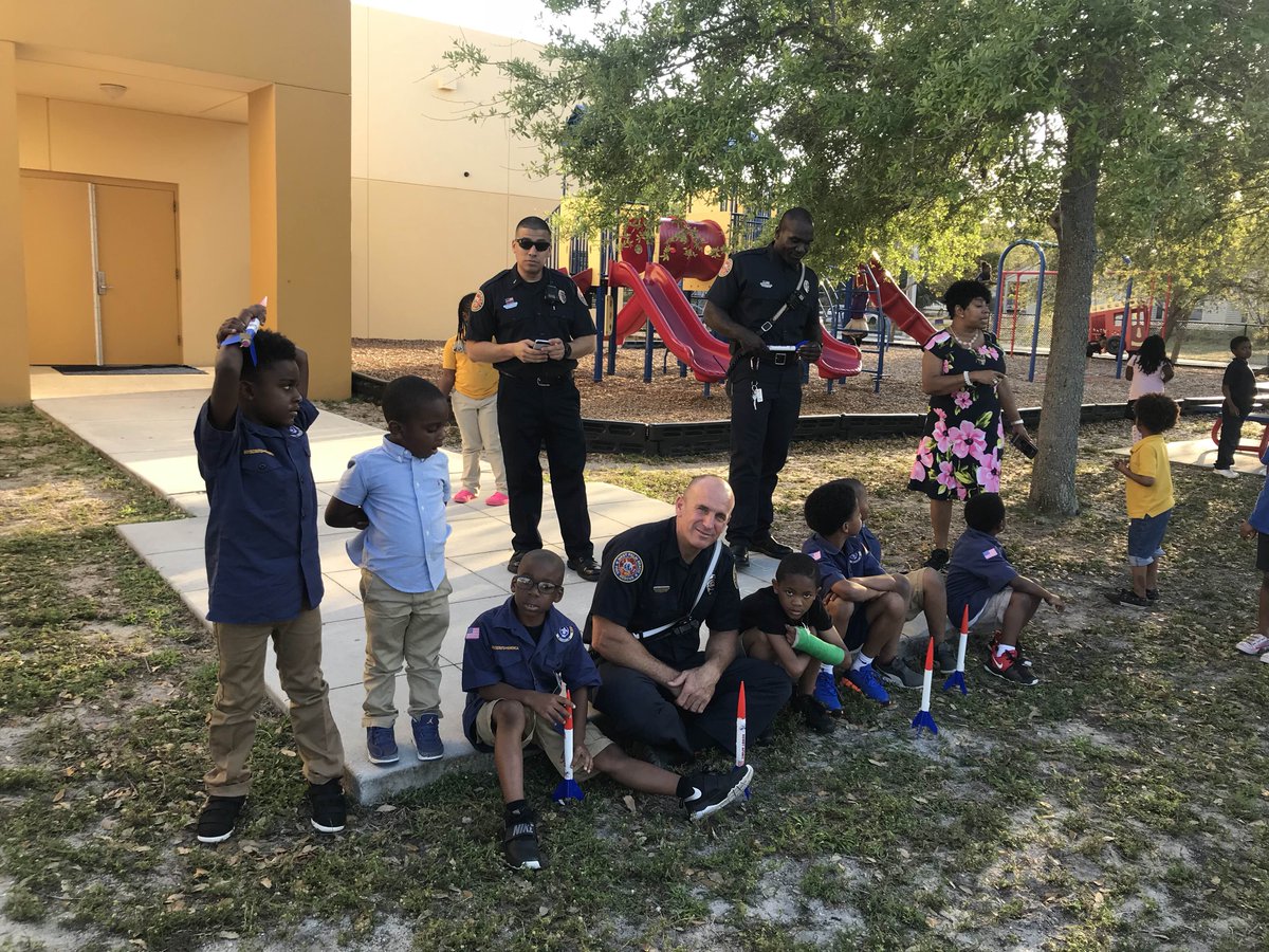 bsagulfstream's tweet photo. Pack 600 had a great day launching their model rockets!!! #salvationarmy #pack600 #gulfstreamcouncil #restoringthevillage #wpbpd #wpbfr #westpalmbeach #cubscouts #stem #rockets https://t.co/sUU5sL4eIA