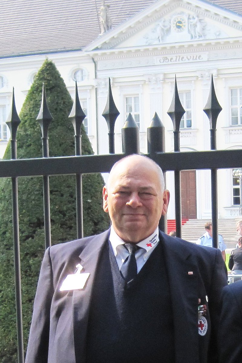 drkdo's tweet photo. Heute Morgen begleiten wir unseren ehrenamtlichen #Helfer Helmut Schäben (65) vom #DRK #Dortmund auf seinem letzten Weg. Mehr als 38 Jahre vielfältiges &amp; engagiertes #Ehrenamt sind zu Ende. Helmut wird uns fehlen. https://t.co/vVud54xeqC