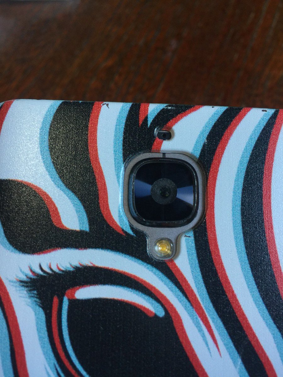 39506ek1nd's tweet image. I dont know why Dust in the upper camera lens. Maybe becouse of that pictures are blurry. 
#Oneplus_Support
#Oneplus3t