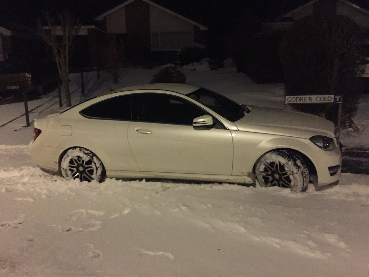 godrer's tweet image. Mercedes 0. Snow 1