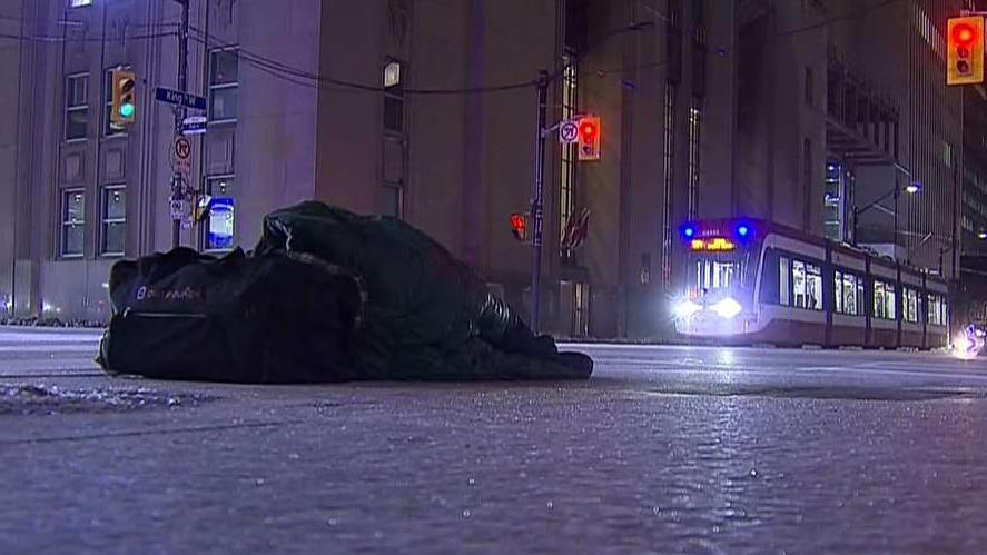 CityNewsTO's tweet photo. It is estimated on any given night, hundreds of youth will be sleeping on the streets of the GTA. But rather than just talk about it,  360Kids in Richmond Hill was letting community leaders experience it for real https://t.co/w7rXGRXIMQ #360Experience2018 https://t.co/LTAREHga00