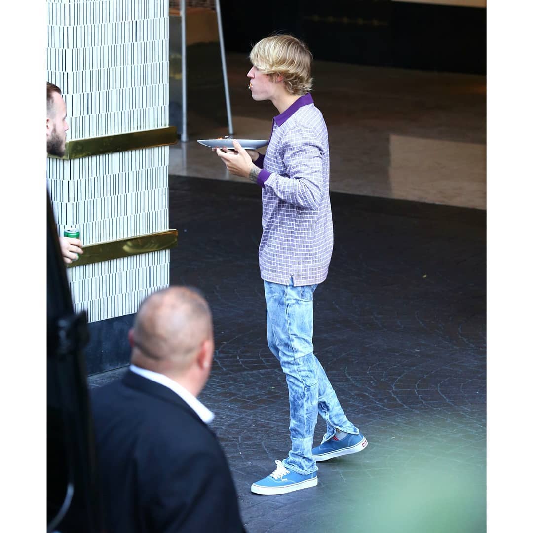kidrauhlbiebo's tweet photo. March 1: Justin spotted at the London hotel in West Hollywood, California. 
.
.

@justinbieber #justinbieberhot #justinbieber #justindrewbieber #justindrew #justin #justinb #bieber #biebers #bieberlove #bieberpower #biebernews https://t.co/7LSsKwk7Wd