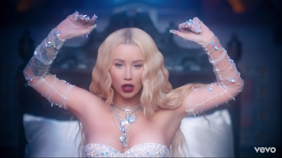 Swiftrelated89's tweet photo. We #Swifties love and support @IGGYAZALEA #SaviorMusicVideoOutNow #SaviorOutNow https://t.co/G4zlo0Ny9l