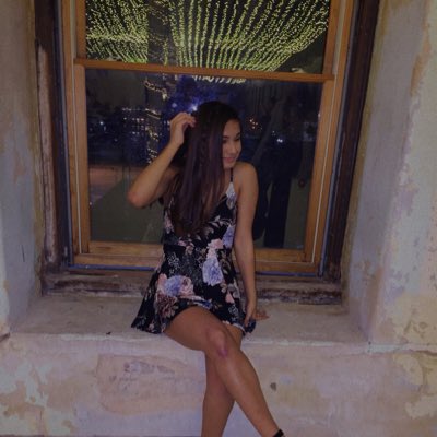 chhristianaa's tweet photo. #NewProfilePic + my girls <33 🌙 #bplease https://t.co/3x9CkrYH3s