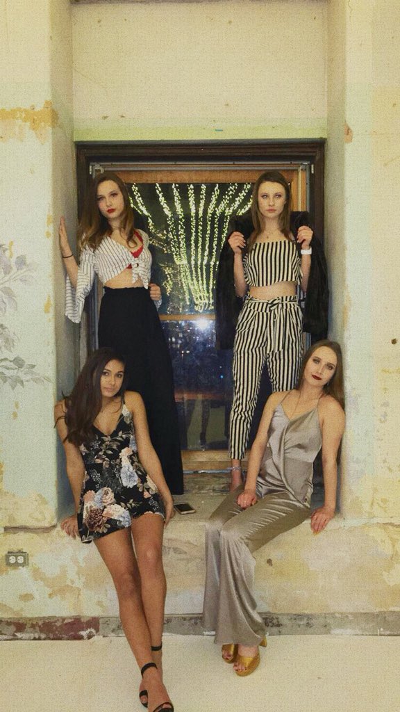 chhristianaa's tweet photo. #NewProfilePic + my girls <33 🌙 #bplease https://t.co/3x9CkrYH3s