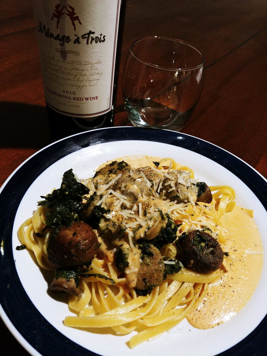 Trealtalk211's tweet photo. I made #dinner tonight and it was #smackin per usual. #bypopular demand @Sprtakuz I don't have the machine that you have but... #Imanage #italianfood #girlgamers #girlscancook #chefcurrywiththepot #wavegaming #dinnerandavideogame #gamerz #gamers #cookwithacontroller #thiscouldbeU https://t.co/Oyym0sx0cd