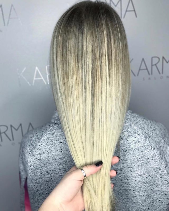 KarmaSalonSGF's tweet image. 🌷 Spring Fever || By stylist Sophia Thorn @looksbysophia || .
.
.
.
.
#behindthechair #balayage #wella #modernsalon #americansalon #hair #wellalife #haircolor #hairgoals #olaplex #hairpainting #hairinspo #instahair #blondehair #wellaeducation #haircu… ift.tt/2GY3g97