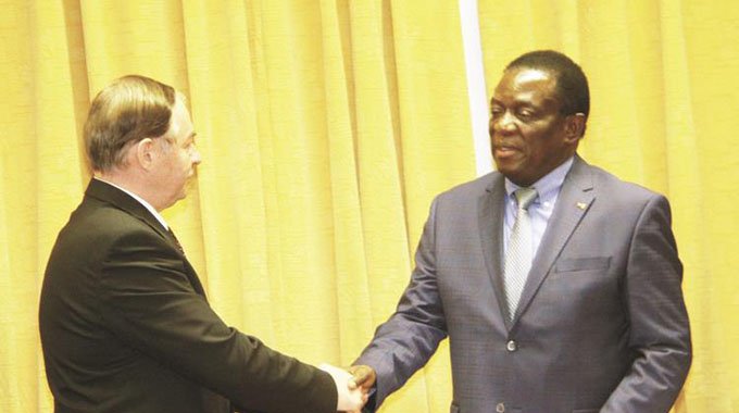 HeraldZimbabwe's tweet photo. Zim, Belarus seal big economic deals https://t.co/NCJ8KNM7db https://t.co/LrR9iJlluw