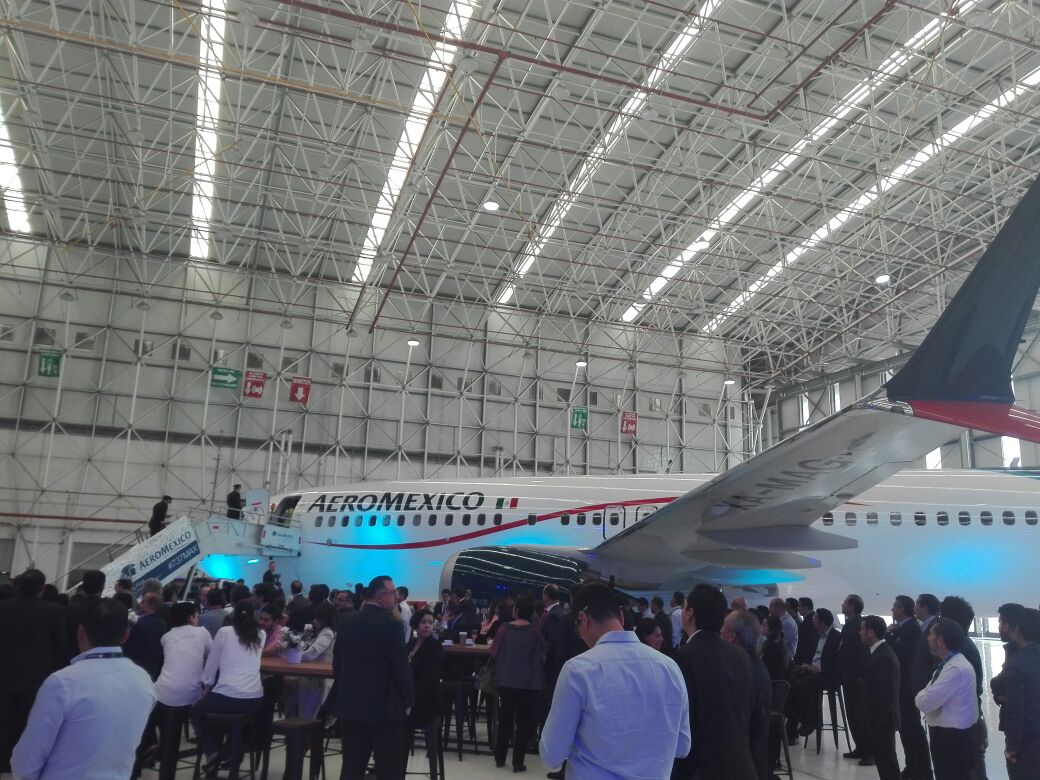 mysa_law's tweet photo. Agradecemos a nuestro cliente Aeroméxico por invitarnos a conocer al nuevo miembro de la familia, el grandioso 737-Max 8. Nuestras mayores felicitaciones por sus logros y por permitirnos compartirlos con ustedes. https://t.co/5u7psle0AR