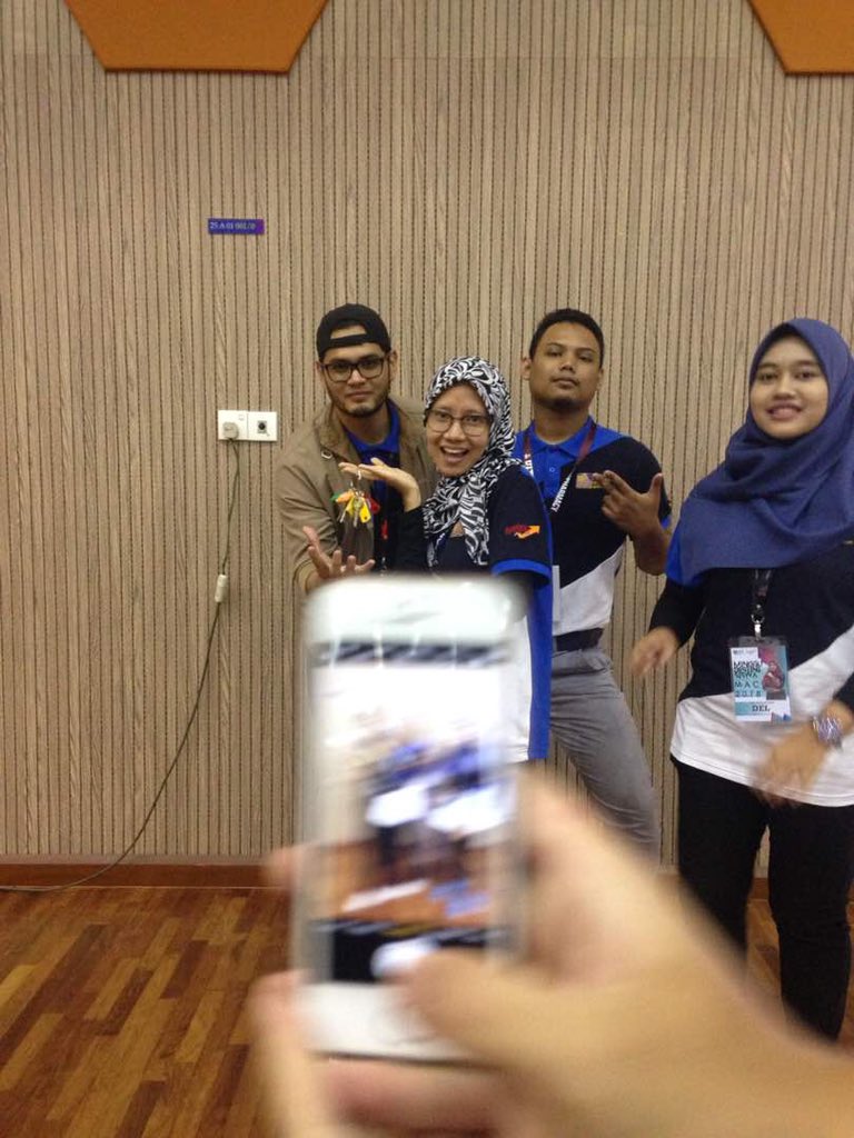 HasanudinHalim's tweet photo. Mds paling sempoi, tak pernah nak brain yg meeting 1130 malam dah abis setiap malam, Alhamdulilah , kualiti kerja lagi terjamin #MDSTerindah #mdsamboi #mdssempoi https://t.co/NOoMbrWO5I