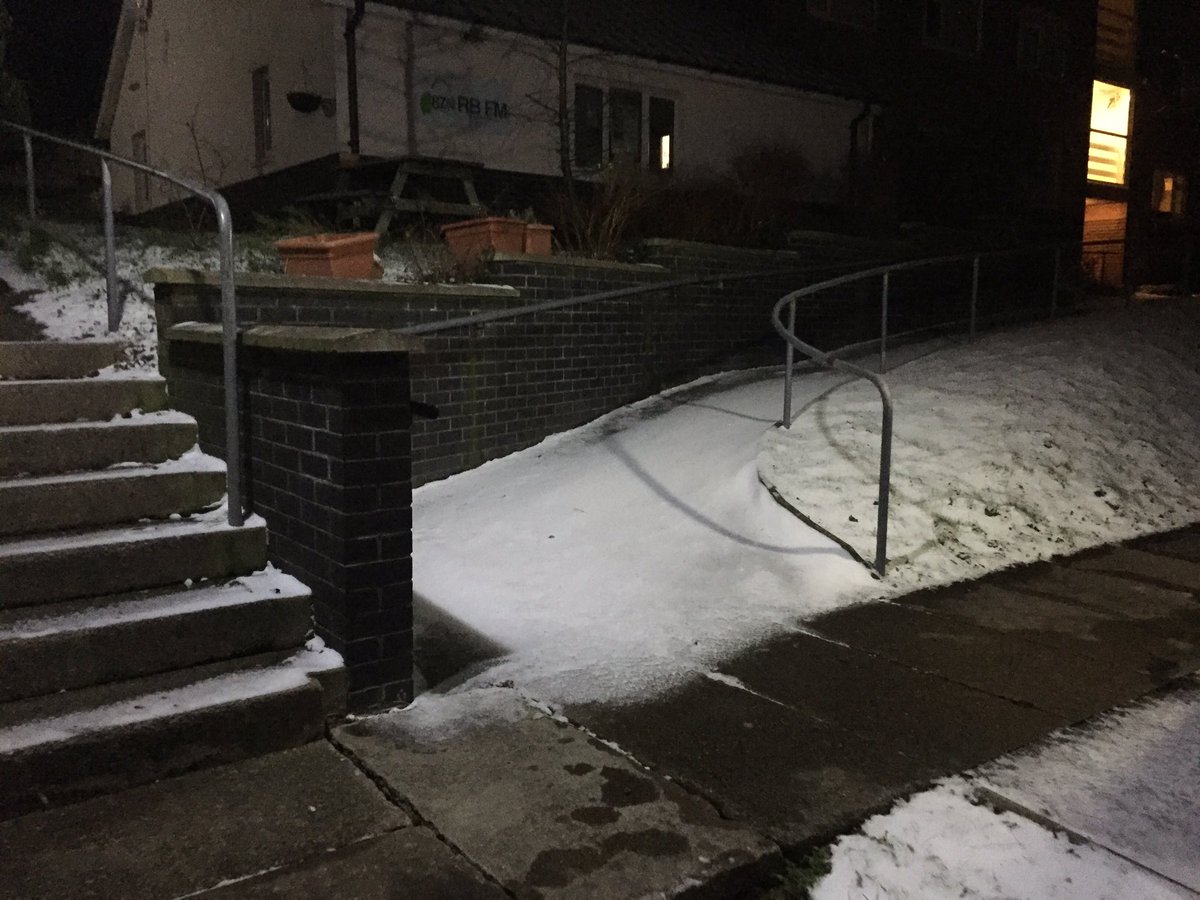 walesbreakfast's tweet photo. Eira ar y ffordd i'r stiwdio // Snow on the way to the studio this morning! ❄️❄️☃️☃️ https://t.co/wkdmHfa2Zz