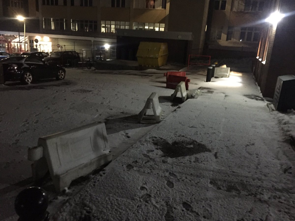 walesbreakfast's tweet photo. Eira ar y ffordd i'r stiwdio // Snow on the way to the studio this morning! ❄️❄️☃️☃️ https://t.co/wkdmHfa2Zz