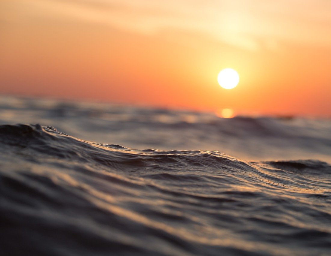 6hourlycom's tweet photo. A smooth sea never made a skillful sailor.
#6hourly #Friday #Nature #beauty https://t.co/5rp8WQY31F