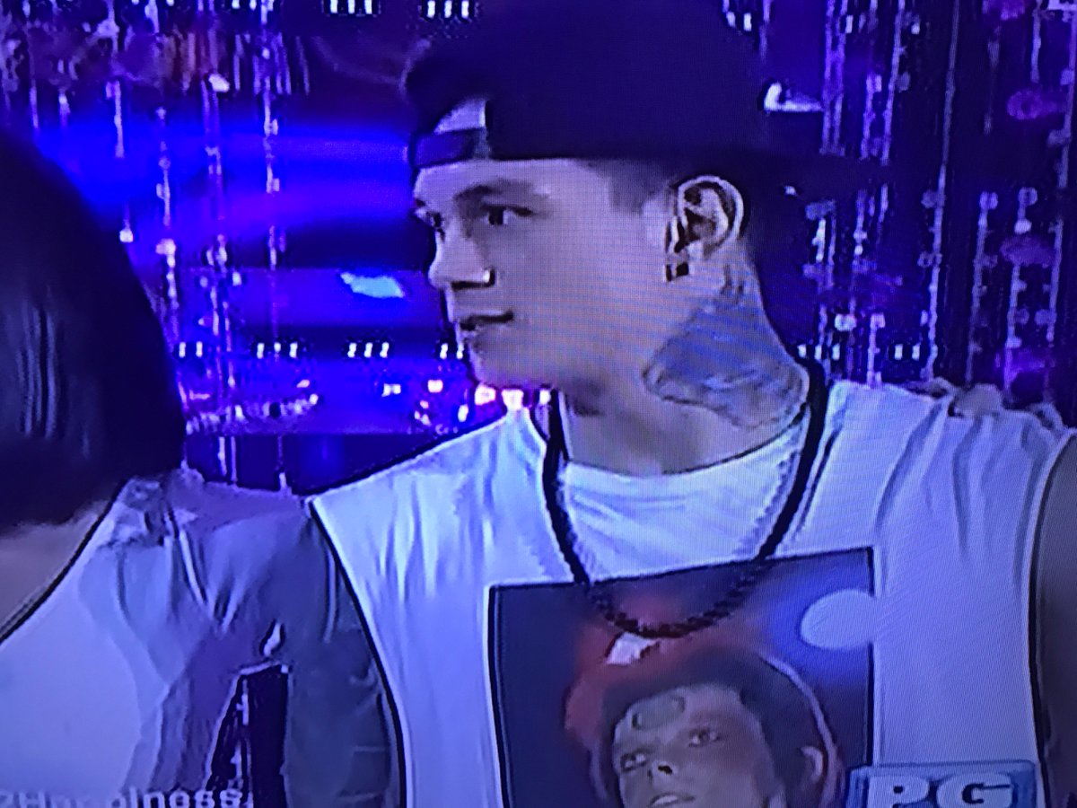 HashtagsDavao's tweet photo. Ang haaaaawt @iamzeuscollins 😍❤️ #ShowtimeMarch2Happiness https://t.co/oca7lfhuf5