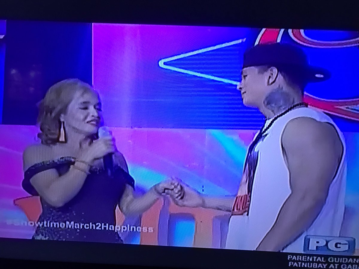 HashtagsDavao's tweet photo. Bukod sa motor may house and lot and isang sakong luto na kanin na daw hahaha @iamzeuscollins #ShowtimeMarch2Happiness https://t.co/nqYH38p2pc