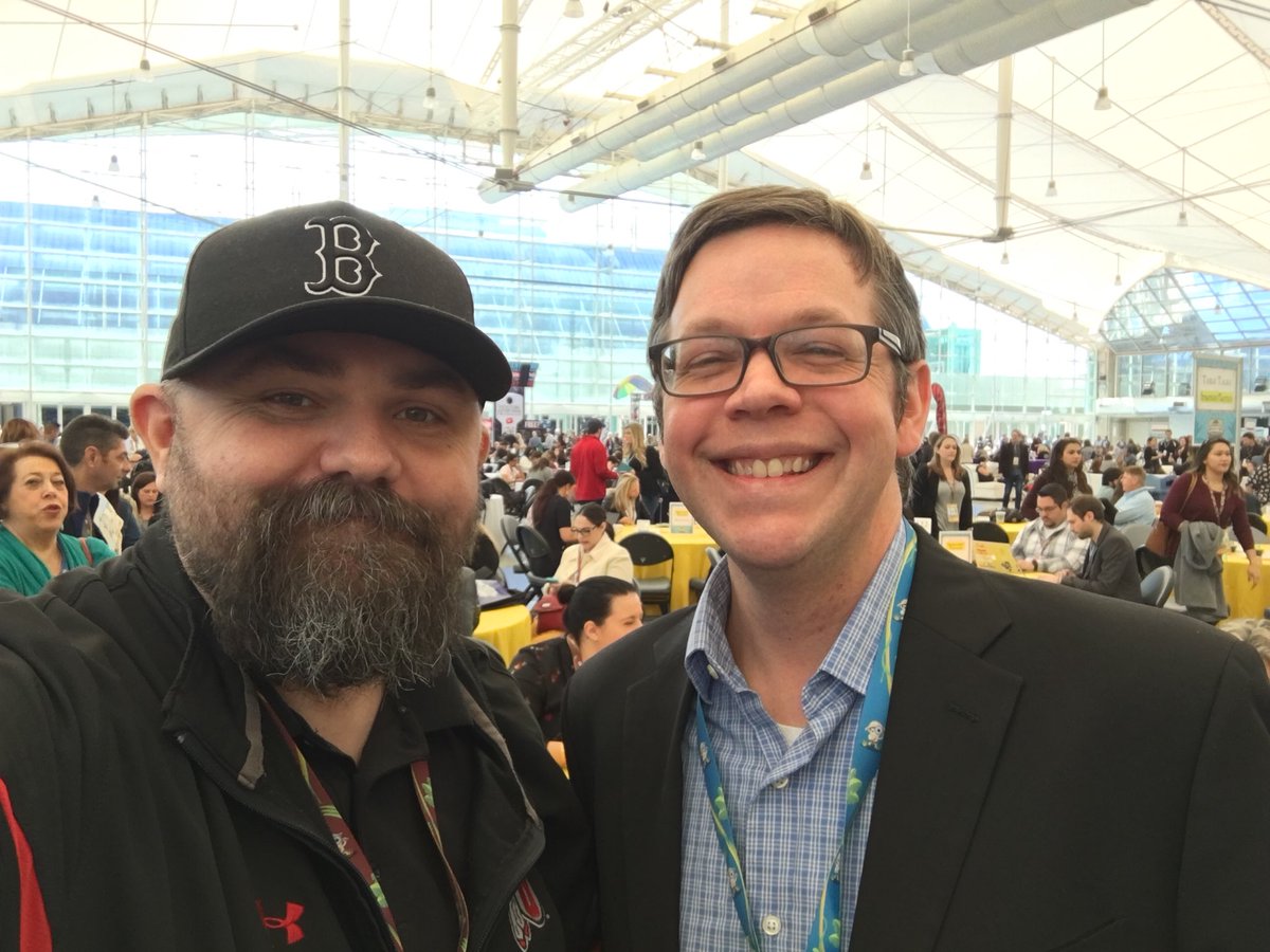 Paco_Belle's tweet photo. A blast from the past! #SMMW15 to be exact! Hey @linzlinzlinz, look who I found at #SMMW18 #Table1 https://t.co/wgpp0zANJM