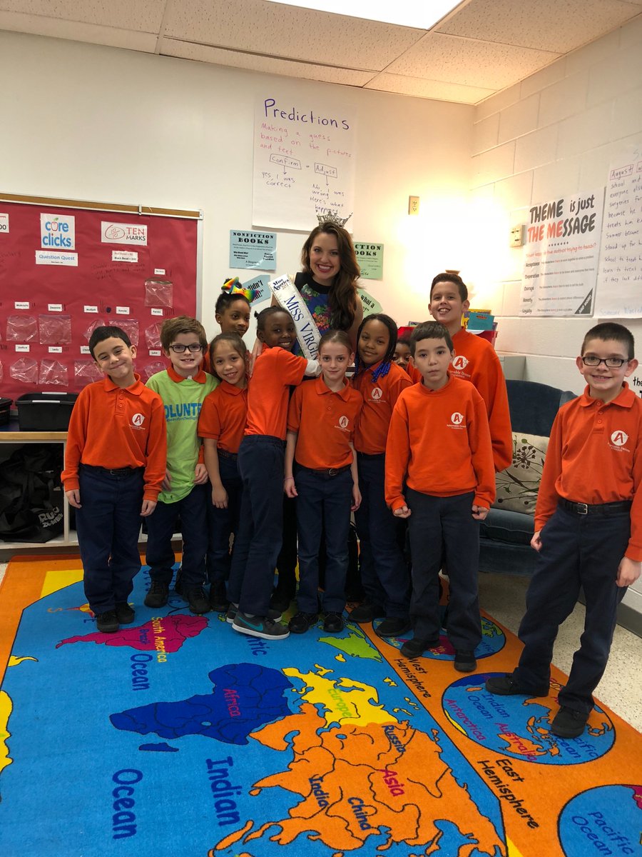 krrow09's tweet photo. Read Across America with Miss Virginia! 
#seatackdreamers https://t.co/ZpcBbZhzsd