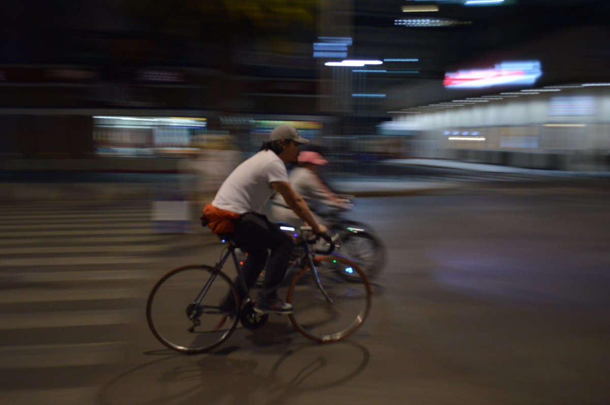 MarVanmx's tweet photo. #PaseoNocturnoCiclista
#PaseoDeLaReforma
#CDMX https://t.co/WZL9dO0tnN