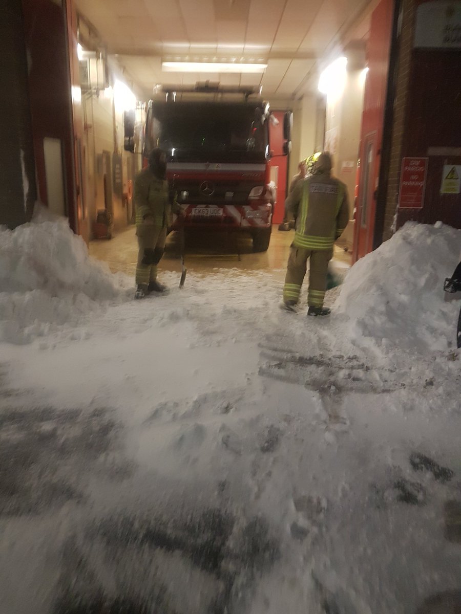 chrisrhysgeorge's tweet photo. Early start for Blaenavon fire station, crews battled 4ft drifts to arrive at station. #swfire #snowywales #hereforthecommunity https://t.co/4Y8z2o9Yki