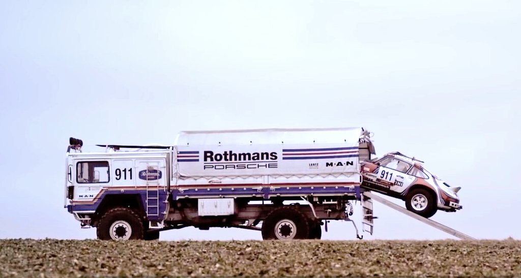 BCJr's tweet image. Late #TransporterThursday!🍻✨✌

#Porsche #911SC #MartiniPorsche
#Safari #Rally #RothmansPorsche!👌

@PorscheRetail @Porsche911UK
@HistoricRacer @VintageLegends
@Bertieschip @vividcloudofwat
@Matzke_Marco @BHPHangar
@lcbernalo @Tato1979 @19Edg91
@FAFBulldog @LienhardRacing 🏁🏆