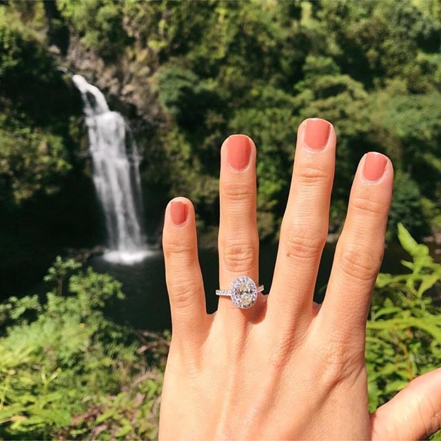 Who wouldn't want a little extra sparkle in their life, not to mention someone to spend the rest of their life with too 🤗! @weddingwire Congrats, love @kimberlydee 💕 #OliaZavozina ift.tt/2tanxpJ