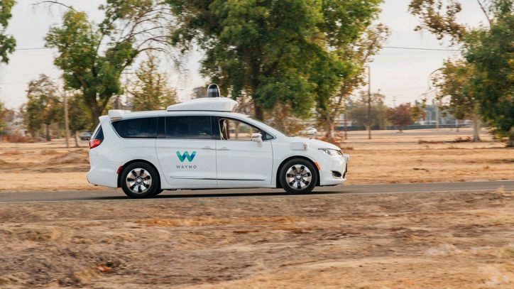AutonomousAlgo's tweet image. Take a virtual ride in Waymo's self-driving minivan as it celebrates 5 million miles buff.ly/2F5uIRI