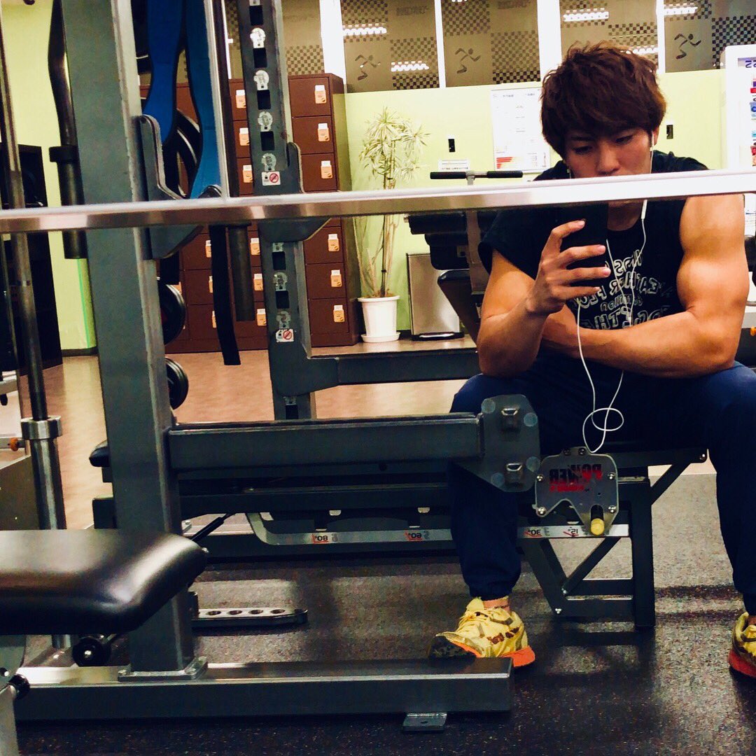 森本竜馬 ハイテンションボーイズ Al Twitter 筋トレおわりー 腕バッキバキ 腹バッキバキ 胸バッキバキ 髪バッキバキ になりたい ﾉ 全ての花粉をよける素早さを手に入れて 花粉を驚かせたい ๑ ๑ 俳優 筋肉 マッチョ Muscle Gym