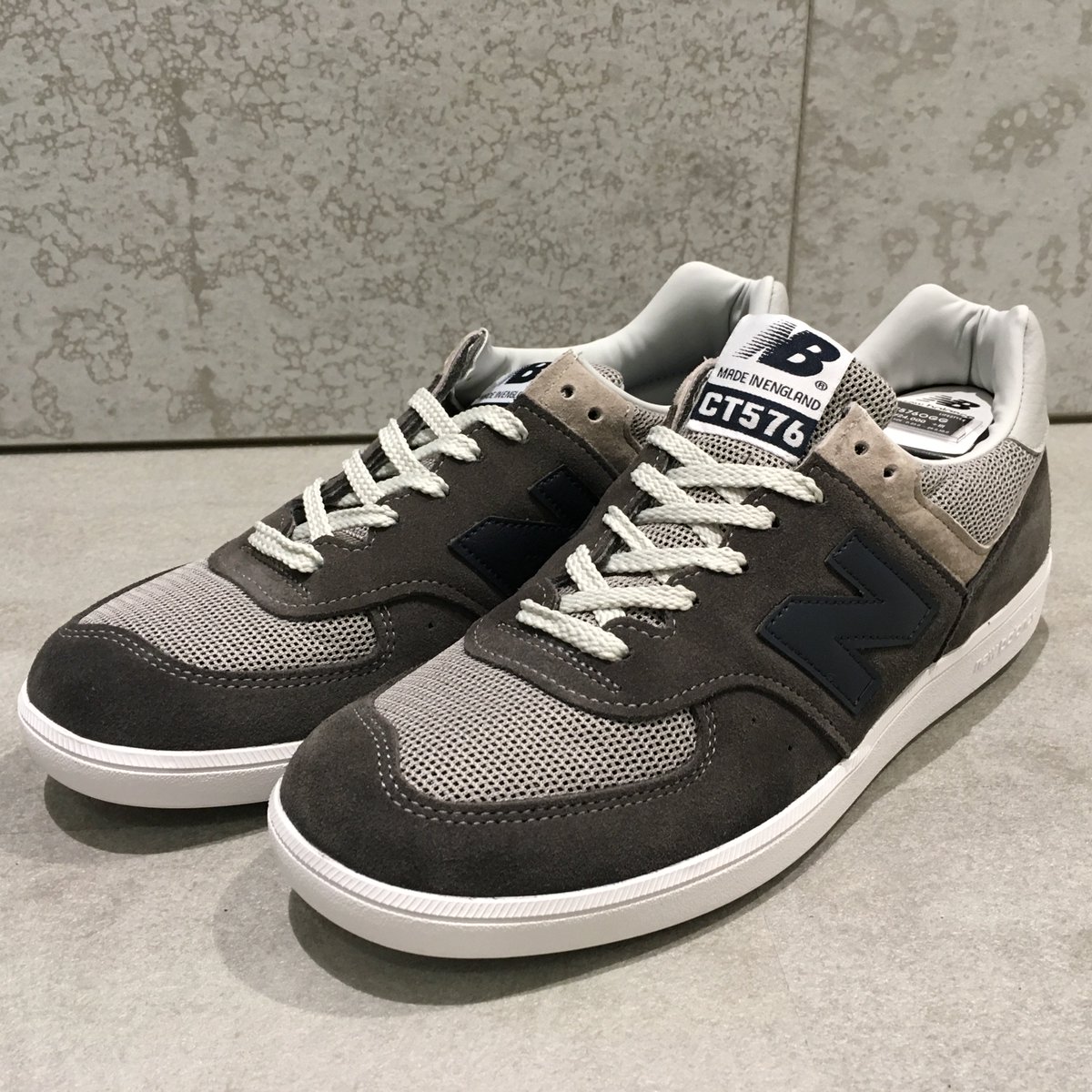 newbalanceOSAKA's tweet photo. < #NB新商品 >
「CT576」
COLOR:OGN/OGG
WIDTH/SIZE:D/23.0-29.0 30.0cm
PRICE 24,000+税
3月3日より発売。
「576」30周年を記念しコートスタイルの576が登場!
#ニューバランス大阪 #新商品 #コートスタイル #CT576 #30周年 https://t.co/vKdWmtVeQ7