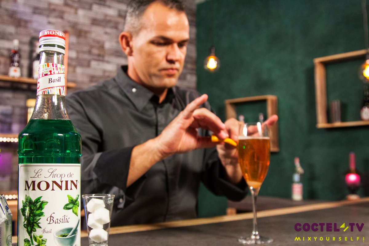 CoctelTV's tweet photo. "El secreto de un buen cóctel está en el equilibrio". - @IvanTalens de @MesQueBarmans https://t.co/C3s2VJX9Wp
