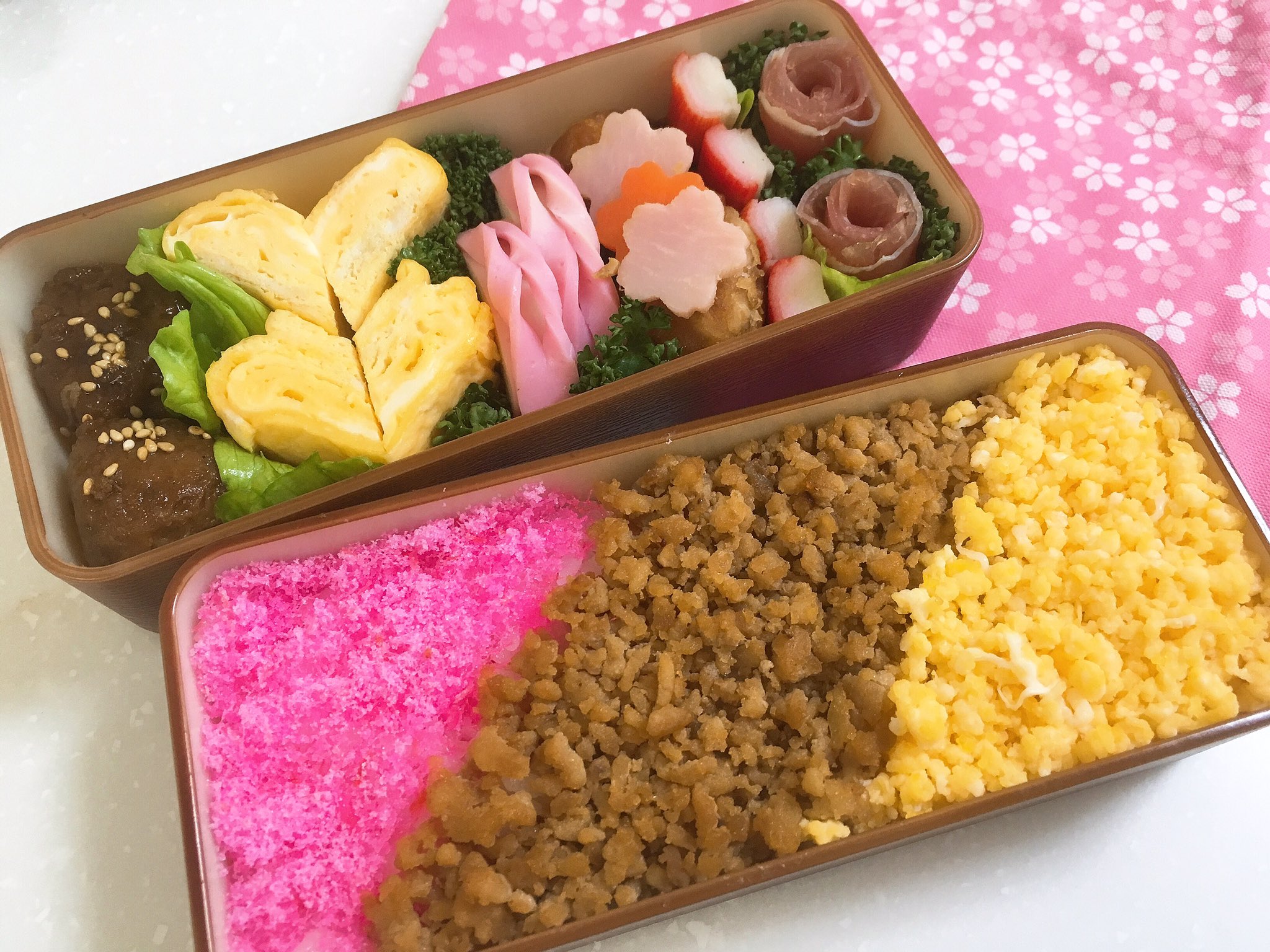 おかりえ 松岡里枝 こちらはお弁当企画で作った お花見デートの三色弁当 ミートボールも唐揚げも 手づくりだよ W T Co Xrjggmo4jw Twitter おかりえ 松岡里枝 こちらはお弁当企画で作った お花見デートの三色弁当 ミートボールも唐揚げも 手づくりだよ W T Co Xrjggmo4jw Twitter