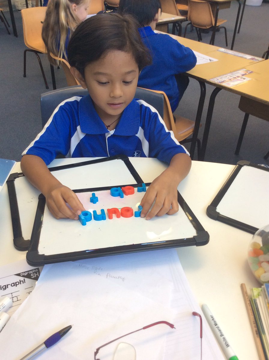 zey0212's tweet photo. Word work in L3 today! @CampbelltownEPS @cook_janene @KimPearce3 @Dimiti12 https://t.co/s0po0U485k
