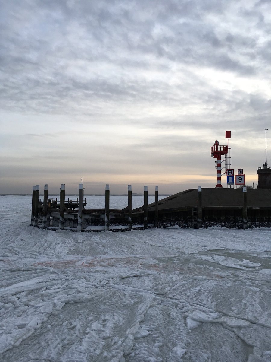 Havens en Waddenzee bevroren op ijskoud Texel! 

Wie zegt dat de zee niet kan bevriezen #gaaf

#genieten #frozensea #waddenzee #bevrorenwaddenzee #frost #ice #ijs <a href="/WerelderfgoedWZ/">Waddenzee Werelderfgoed</a> <a href="/wadfotografen/">WADDENFOTO'S</a> <a href="/OudeschildTXL/">Oudeschild Texel</a> <a href="/TexelstroomTESO/">Texelstroom TESO</a> <a href="/UNESCO/">UNESCO 🏛️ #Education #Sciences #Culture 🇺🇳</a>