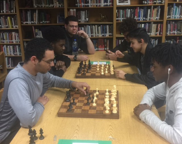 ArlingtonHSLib's tweet photo. What do you when you don't have a last period class? Go to the library to play chess. of course! Join the games before school, after school and at lunch, too.
#goldenhastagaward #aisdlibserv https://t.co/T1JCp51xnu