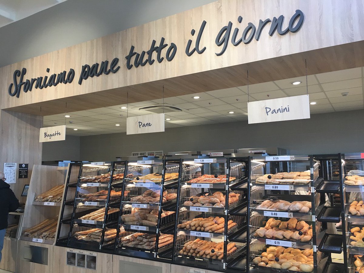 Gdoweek's tweet photo. Lo store urbano di #Lidl #Italia, dal dna ecosostenibile. Lo racconta Emilio Arduino https://t.co/LRJttFhrIm @LidlItalia #retail #discount @Lidl https://t.co/gmnYbXbngx